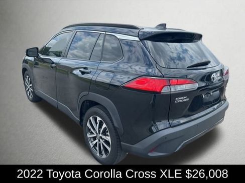 Used 2022 Toyota Corolla Cross XLE image 5