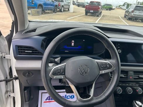 Used 2023 Volkswagen Taos SE AWD/4WD image 12