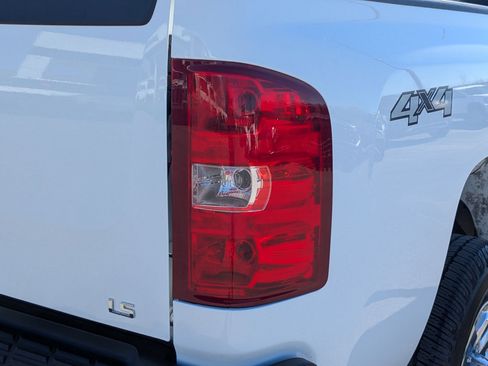 Used 2014 Chevrolet Silverado 3500 W/T image 11