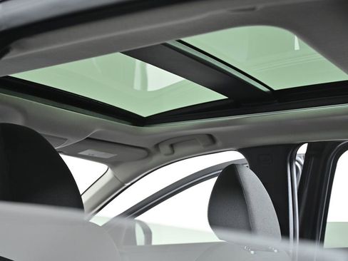 Used 2025 Nissan Kicks SV w/ SV Premium Package image 28