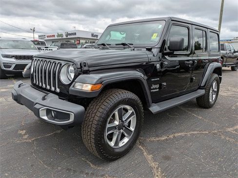 Used 2019 Jeep Wrangler Unlimited Sahara image 8