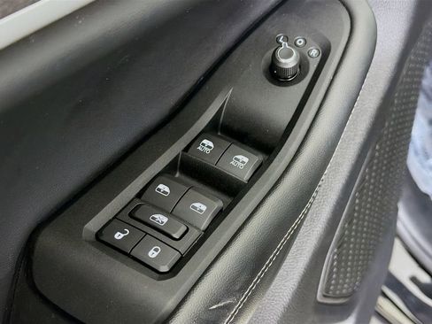 Used 2023 Jeep Grand Cherokee L Limited w/ Luxury Tech Group II image 21