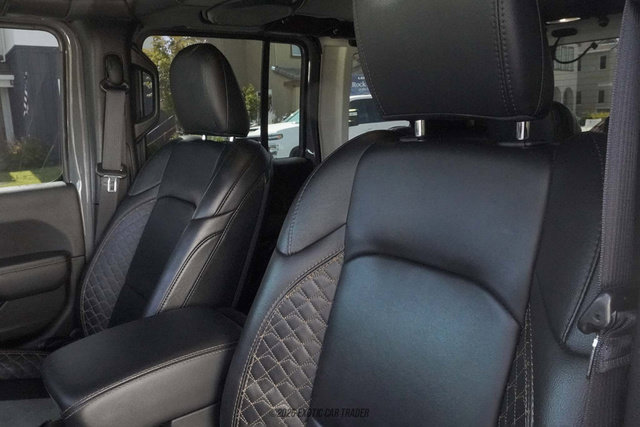 Used 2022 Jeep Wrangler Unlimited Sahara AWD/4WD image 30