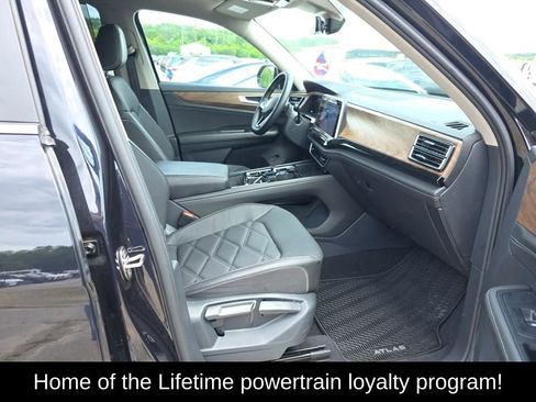 Used 2025 Volkswagen Atlas SE w/ Panoramic Sunroof Package AWD/4WD image 4