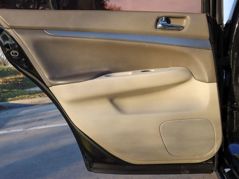 Used 2011 INFINITI G37 Journey w/ Premium Pkg image 12