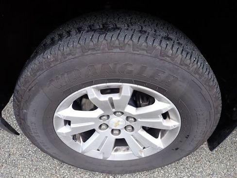 Used 2017 Chevrolet Colorado LT AWD/4WD image 9