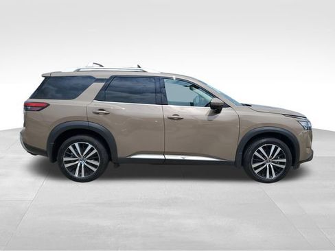 Used 2024 Nissan Pathfinder Platinum w/ Cargo Package AWD/4WD image 3