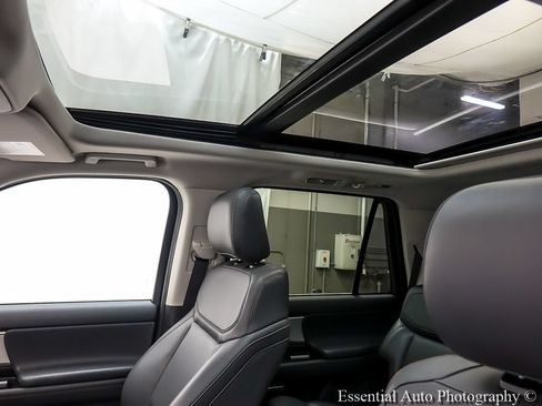 Used 2025 Ford Expedition Active AWD/4WD image 11