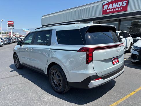 Used 2025 Kia Carnival EX FWD image 9