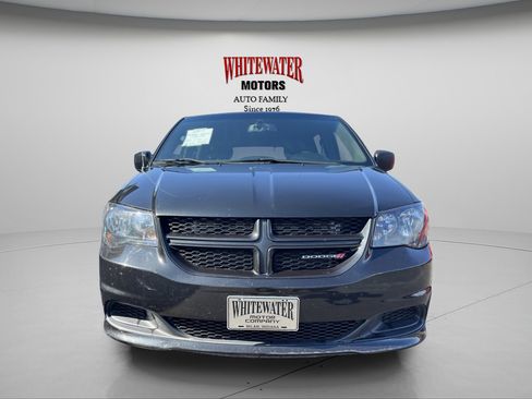 Used 2017 Dodge Grand Caravan SE image 2