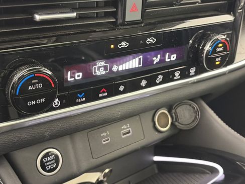 Used 2022 Nissan Rogue Platinum w/ Head-Up Display Package image 21