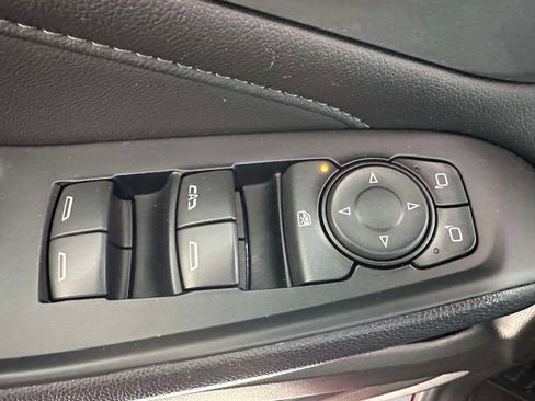 Certified 2023 Chevrolet Traverse LT FWD image 13