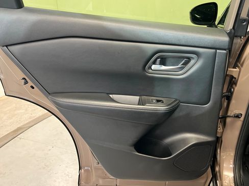 Used 2024 Nissan Rogue SV FWD image 19