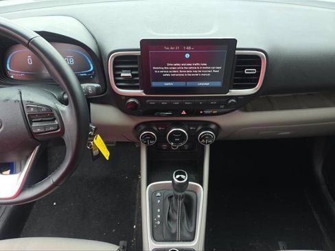 Used 2023 Hyundai Venue SEL FWD image 5