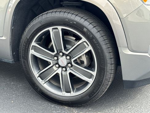 Certified 2019 GMC Acadia Denali w/ Technology Package FWD image 6