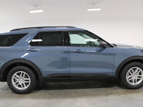 New 2026 Ford Explorer Active RWD image 11