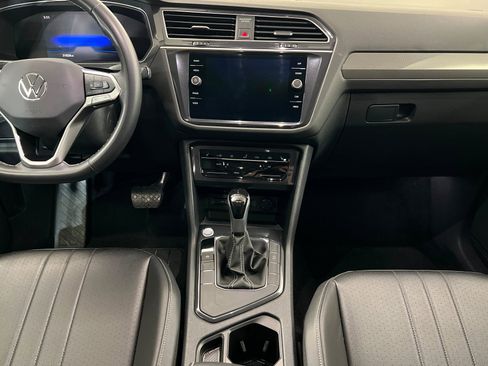 Used 2024 Volkswagen Tiguan SE image 14