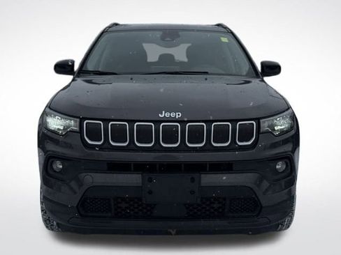 Used 2022 Jeep Compass Latitude image 3