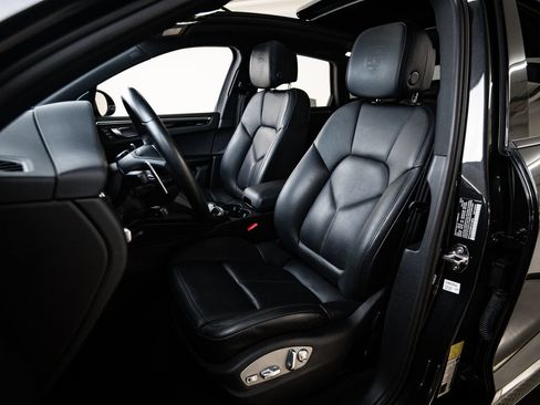 Certified 2023 Porsche Macan AWD/4WD image 5