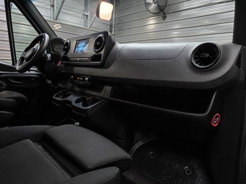 Used 2024 Mercedes-Benz Sprinter 2500 image 14