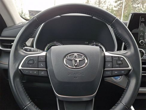 Certified 2022 Toyota Highlander Bronze Edition image 21