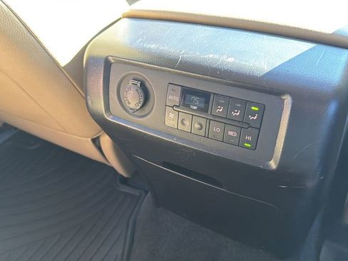 Used 2014 Toyota Sequoia Limited image 19