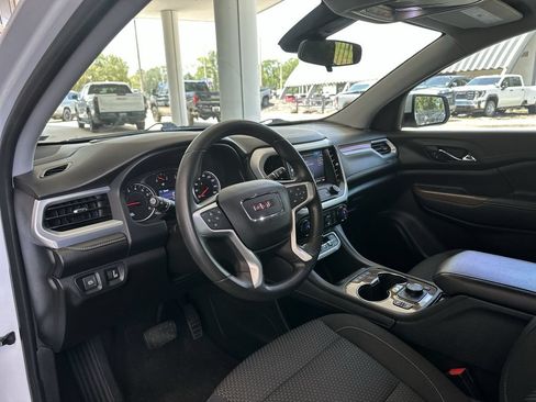 Used 2021 GMC Acadia SLE w/ Driver Convenience Package FWD image 10