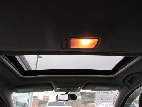 Used 2018 Nissan Sentra SV w/ Premium Package (P01) image 5