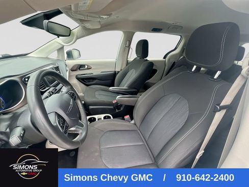 Used 2023 Chrysler Voyager LX FWD image 14