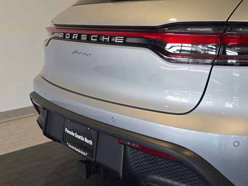 Used 2025 Porsche Macan AWD/4WD image 14