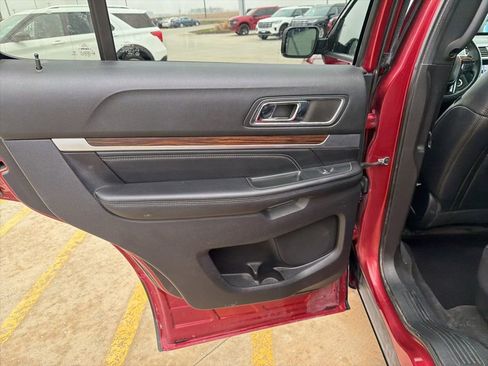 Used 2019 Ford Explorer Limited image 19