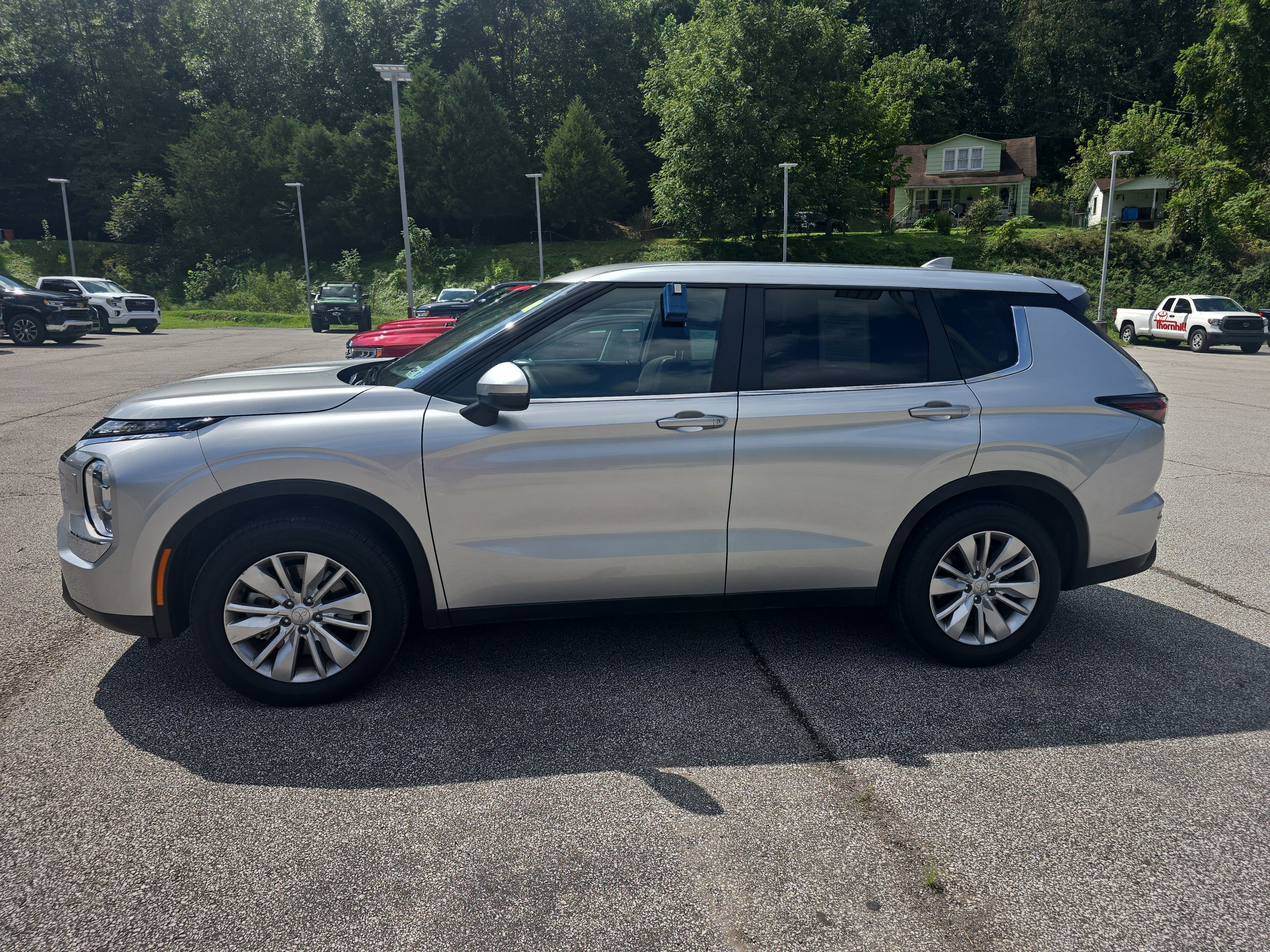 Used 2025 Mitsubishi Outlander ES AWD/4WD image 5