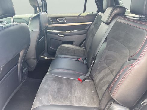 Used 2019 Ford Explorer XLT w/ Equipment Group 202A AWD/4WD image 23