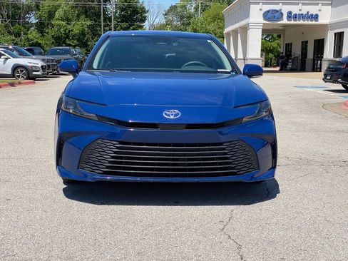 Used 2025 Toyota Camry LE w/ Convenience Package FWD image 2