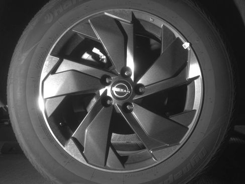 Used 2025 Nissan Rogue SV AWD/4WD image 12