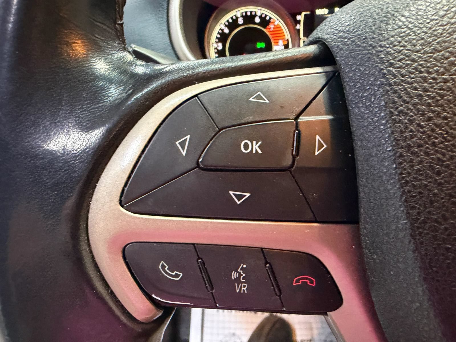 Used 2016 Jeep Cherokee Latitude FWD image 41