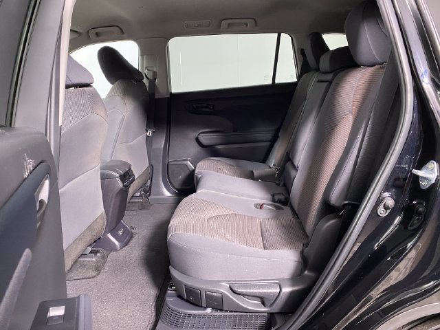 Used 2024 Toyota Highlander LE AWD/4WD image 13