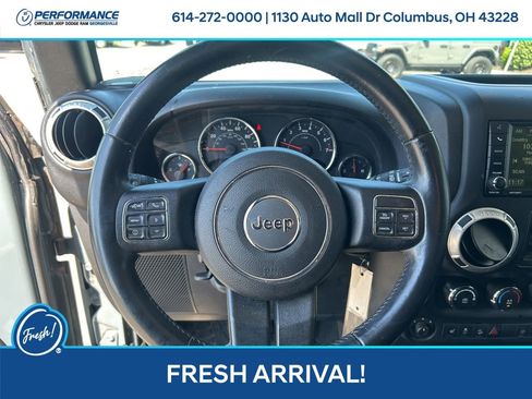 Used 2015 Jeep Wrangler Unlimited Sahara w/ Connectivity Group AWD/4WD image 18