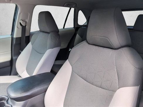 Used 2021 Toyota RAV4 XLE AWD/4WD image 12