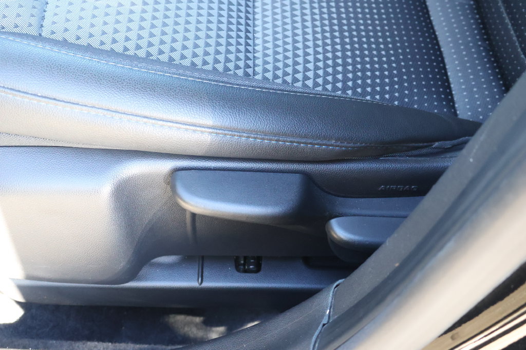 Used 2025 Chevrolet Trax LT FWD image 11