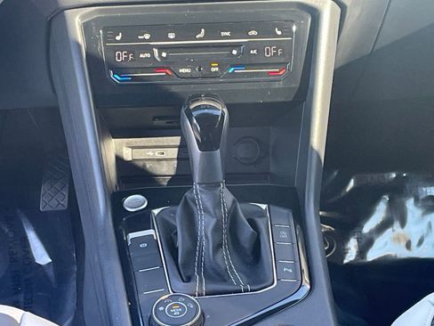 Used 2025 Volkswagen Taos SE image 37