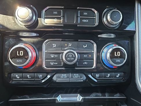 Used 2024 GMC Yukon Denali AWD/4WD image 30