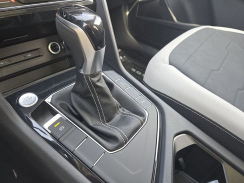 New 2026 Volkswagen Taos SE FWD image 17
