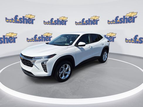 Certified 2024 Chevrolet Trax LS w/ LS Convenience Package FWD image 9