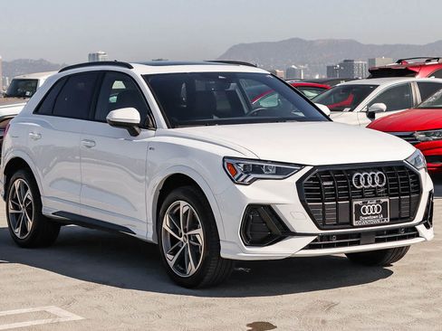 Used 2025 Audi Q3 2.0T Premium w/ Convenience Plus Package AWD/4WD image 3