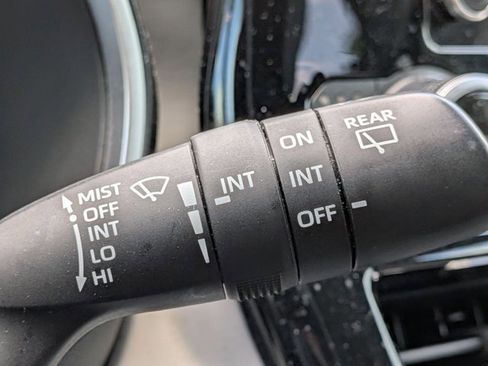 Used 2020 Toyota Highlander XLE image 10