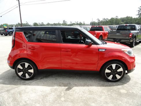 Used 2019 Kia Soul + FWD image 5