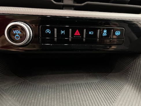 Used 2025 Ford Explorer Active AWD/4WD image 53