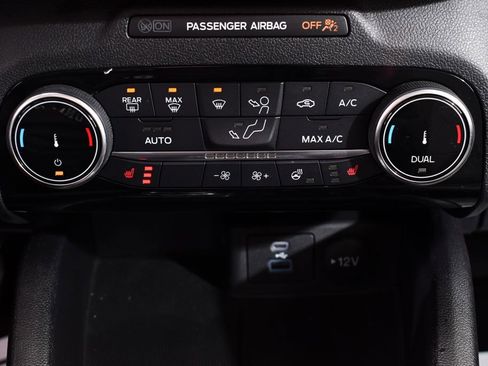 Used 2022 Ford Escape SE w/ SE Sport Appearance Package image 29