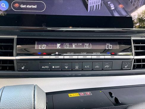 Used 2026 Toyota Sienna XLE FWD image 25